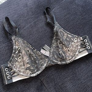 Victoria’s Secret Very Sexy Unlined Plunge Bra